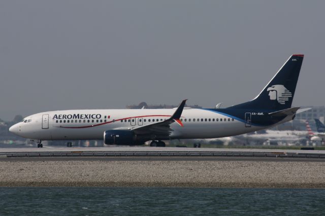 Boeing 737-800 (XA-AML)