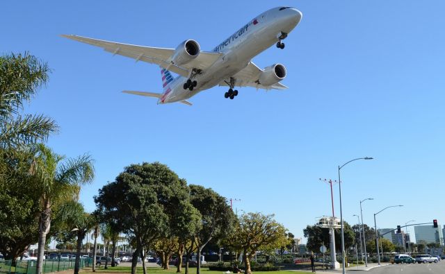 Boeing 787-8 (N802AN) - N802AN is seen approaching LAXs runway 24R.