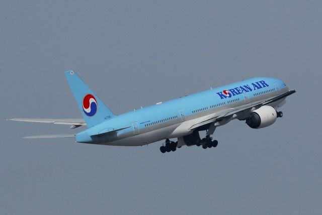 Boeing 777-200 (HL7765)