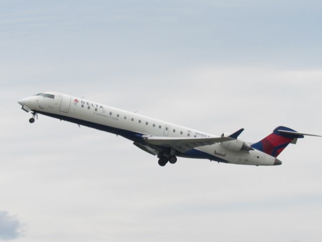 Canadair Regional Jet CRJ-700 (N340CA)