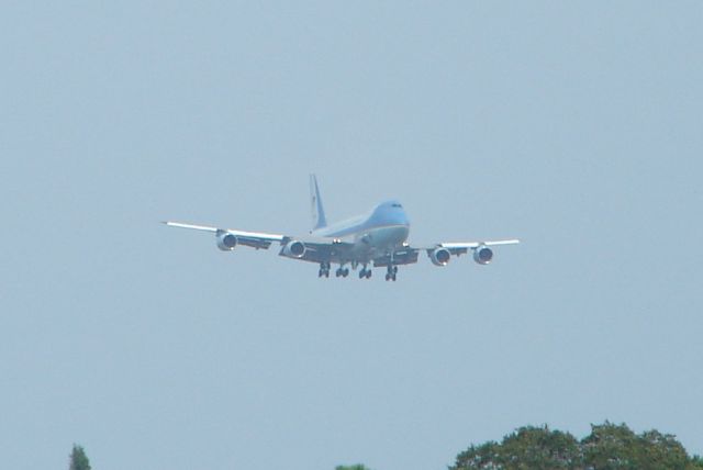 Boeing 747-200 (N29000) - Air Force One on approach to Runway 14 at Sarasota-Bradenton International Airport as President Obama visits the Suncoast