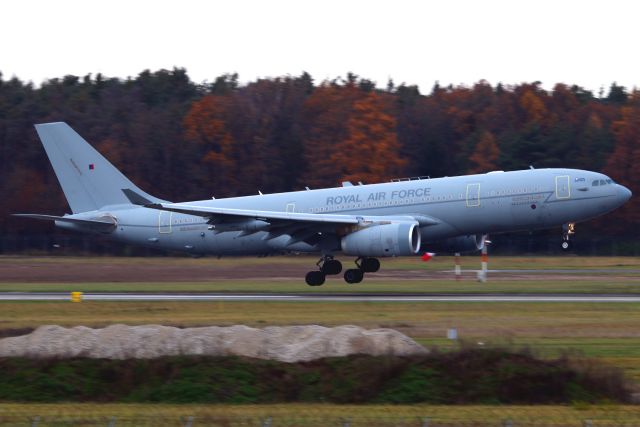 Airbus A330-200 (ZZ-335)