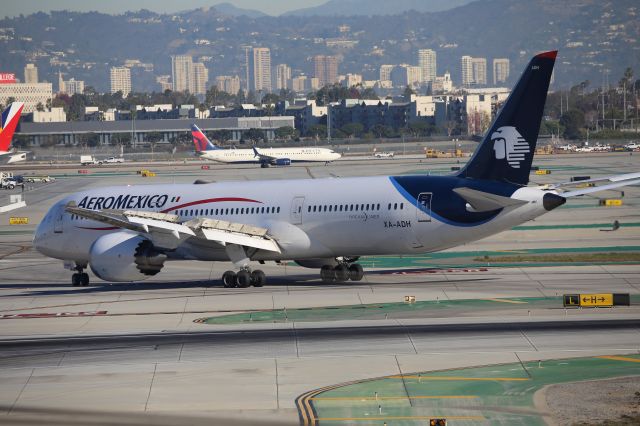 Boeing 787-9 Dreamliner (XA-ADH)