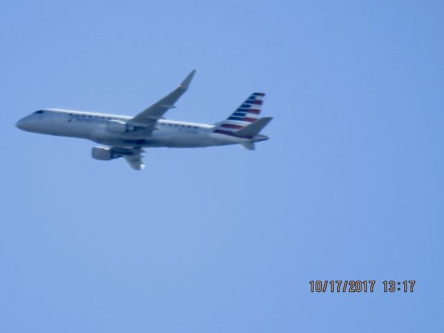 Embraer 175 (N235NN)