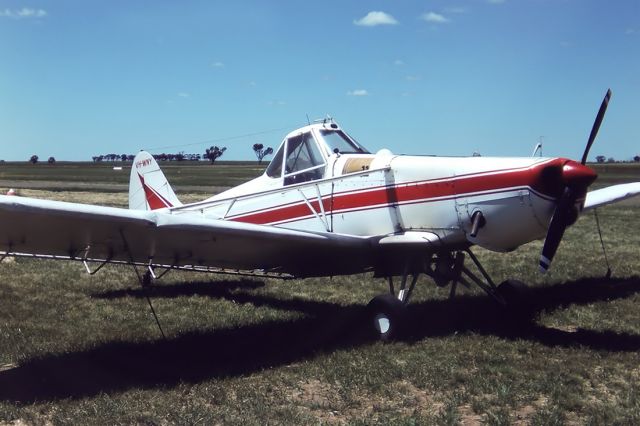 Mooney M-20 (VH-WNY) - PIPER PA-25-235 PAWNEE B 235 - REG : VH-WNY (CN 25/2993) - HORSHAM VIC. AUSTRALIA - YHSM (9/11/1986) 35MM SLIDE CONVERSION USING A LIGHTBOX AND A NIKON L810 DIGITAL CAMERA IN THE MACRO MODE