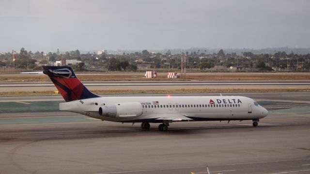 Boeing 717-200 (N987DN) - One of the few non-Airtran 717s in the DL fleet.  This one has been operated by BLF, JKK, and BKP.