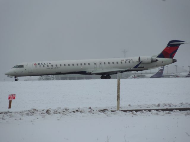 Canadair Regional Jet CRJ-900 (N918XJ) - Delta Connection CRJ-900 departing RWY21 to Minneapolis, MN.