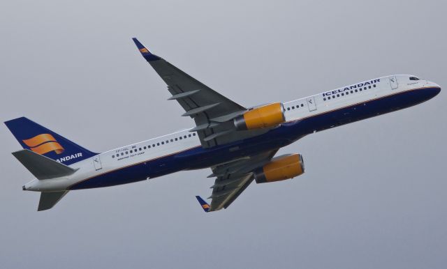 Boeing 757-200 (TF-ISL) - Departing DFWs 17R for Reykjavik (please view in "full" for highest image quality)