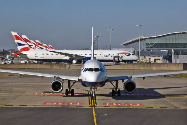 Airbus A320 (G-EUYX) - All those BA planes