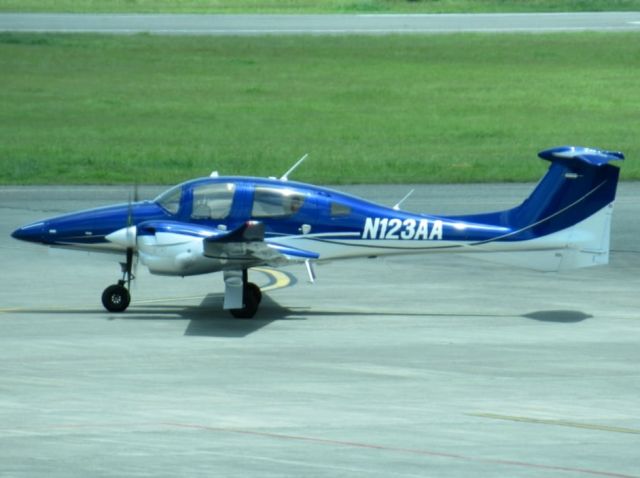 Diamond DA-62 (N123AA)