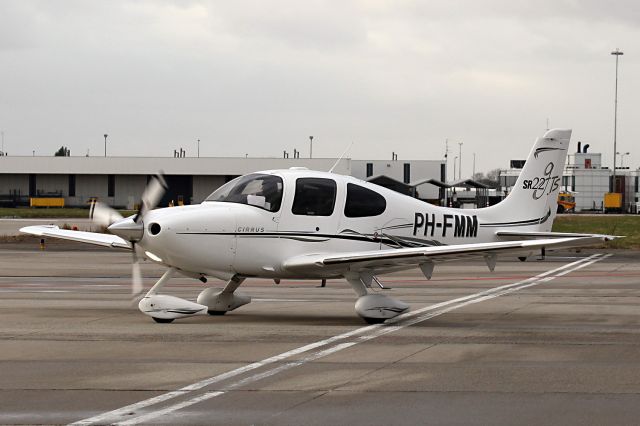 Cirrus SR-22 (PH-FMM)