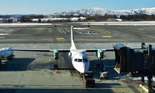 de Havilland Dash 8-400 (LN-WDL) - Widerøe De Havilland Canada DHC-8-402Q Dash 8 LN-WDL in Bergen 