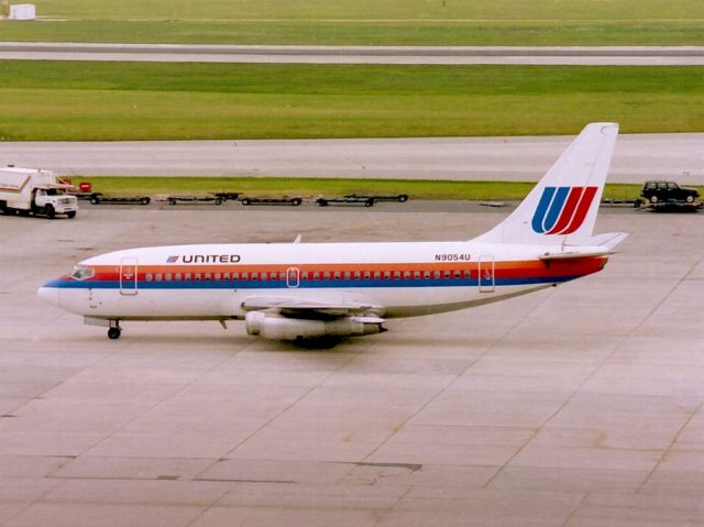 Boeing 737-100 (N9054U) - Date 24/05/87 c/n 19935