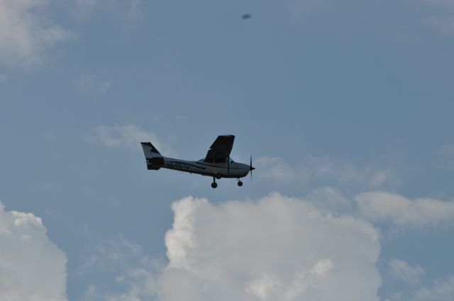 Cessna Skyhawk (N6457D)