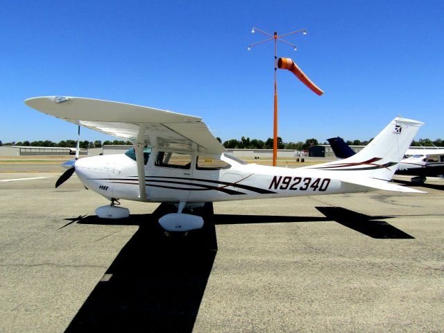 Cessna Skylane (N92340) - On the ramp 