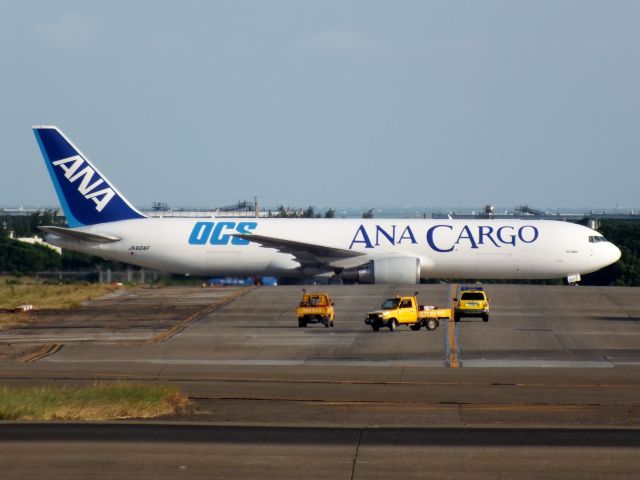 BOEING 767-300 (JA604F)