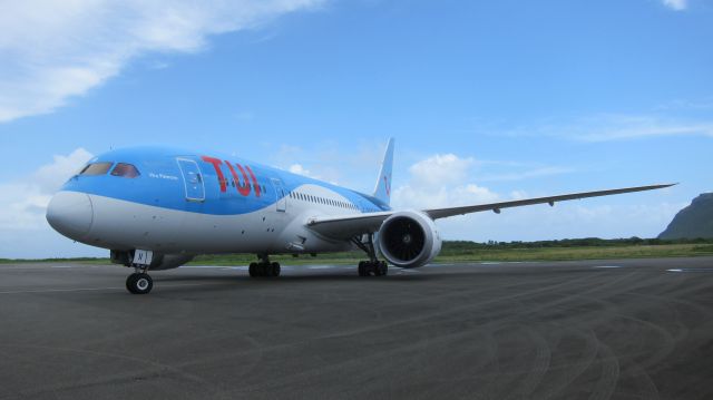 Boeing 787-8 (G-TUII)