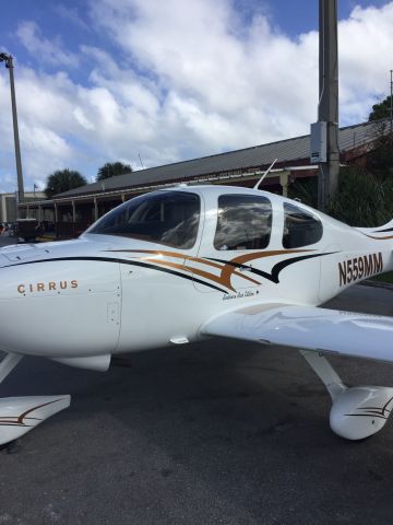 Cirrus SR-22 (N559MM)