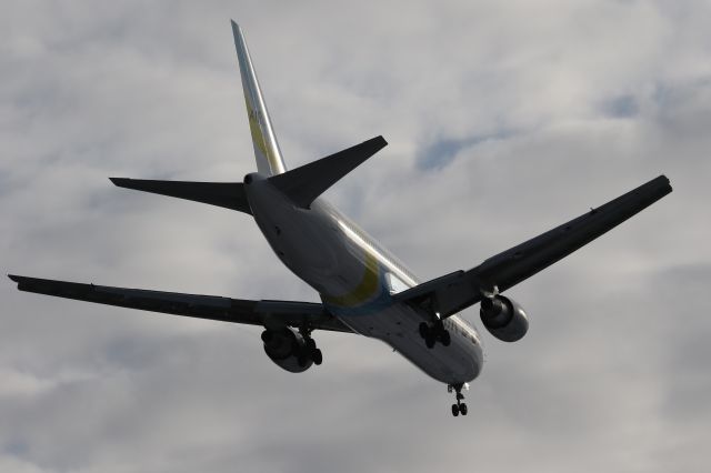 BOEING 767-300 (JA98AD) - 2015 02 21:HND-HKD