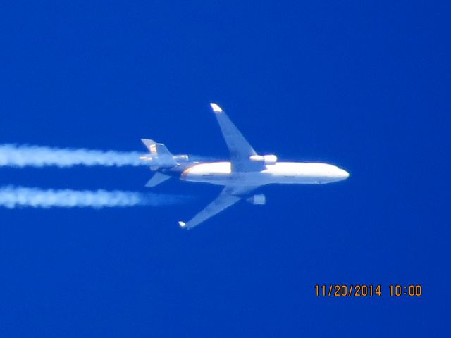 Boeing MD-11 (N285UP) - Pretty sure the middle engine isnt running in these pictures. No contrail down the middle. UPS flight 2909 from ONT to SDF over Southeastern Kansas at 39,000 feet.