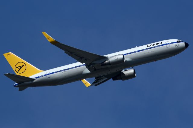 BOEING 767-300 (D-ABUM)