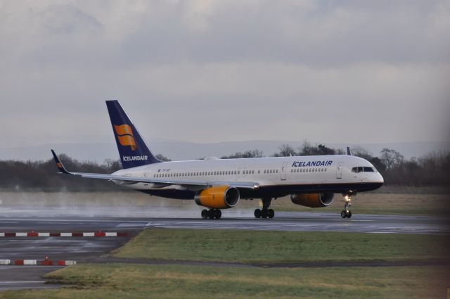 Boeing 757-200 (TF-ISN) - Departing Manchester for Keflavik . A cold wet day here