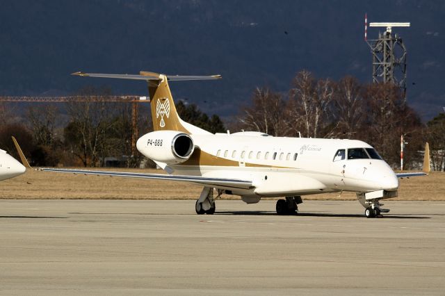 Embraer Legacy 600/650 (P4888)