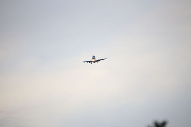 EMBRAER 175 (long wing) (N171SY)