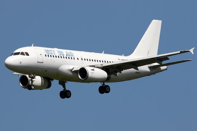 Boeing 737-800 (YR-URS)