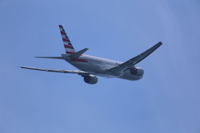 Boeing 777-200 (N775AN)