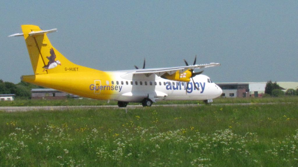 Aerospatiale ATR-42-300 (G-HUET)