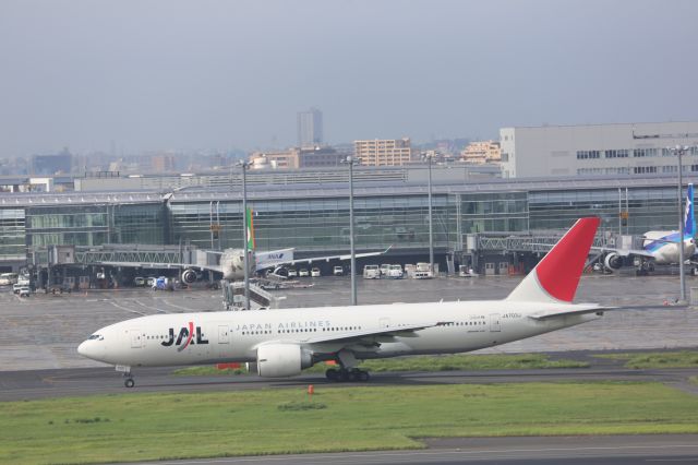 Boeing 777-200 (JA703J)