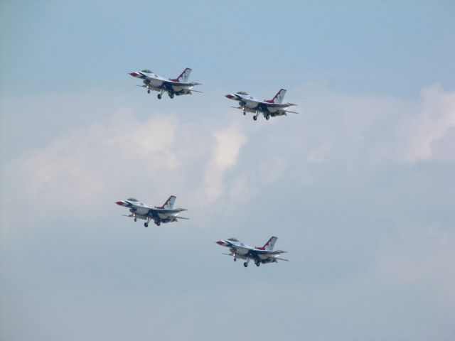 Lockheed F-16 Fighting Falcon —