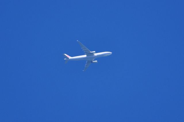 Airbus A330-300 (B-18305) - 自宅ベランダより撮影。