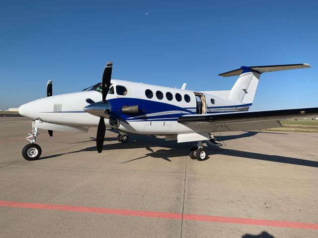 Beechcraft Super King Air 200 (N20NL)