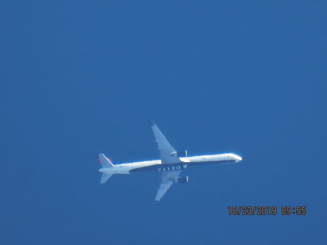 BOEING 757-300 (N585NW)