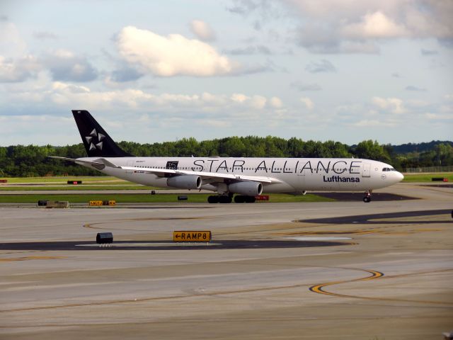 Airbus A340-300 (D-AIGC)