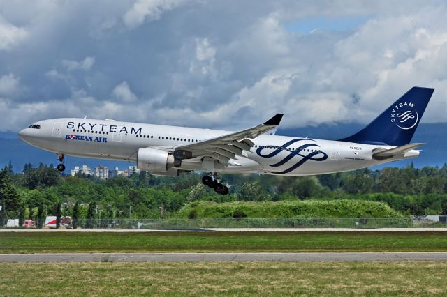 Airbus A330-200 (HL8212)
