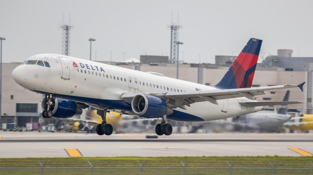 Airbus A319 — - Delta A319 departing KFLL on runway 28L