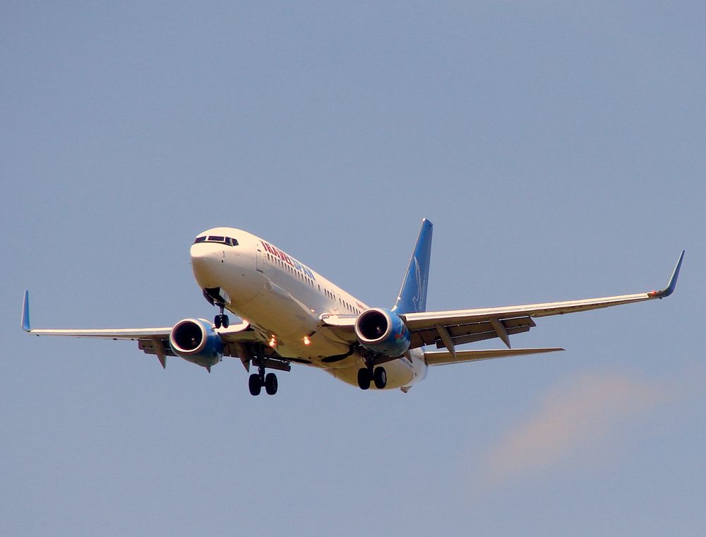 Boeing 737-800 —