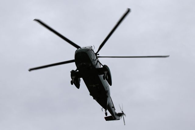 Sikorsky Sea King — - Marine One, a USMC Sikorsky VH-3D Sea King passes overhead after lifting off from the south lawn of the Whitehouse with the POTUS and his family onboard headed for Joint Base Andrews where Air Force One awaits. 