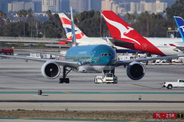 BOEING 777-300ER (B-KPB)