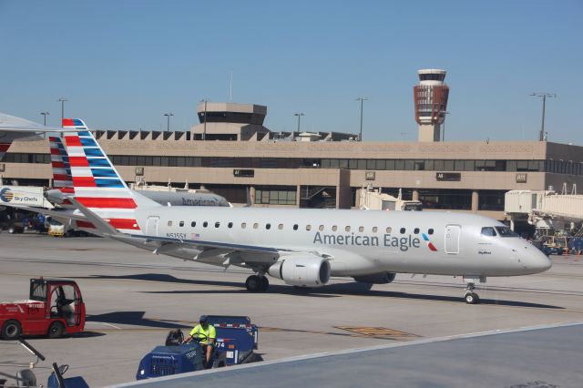 Embraer 175 (N515SY)