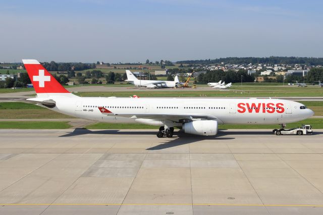 Airbus A330-300 (HB-JHB)