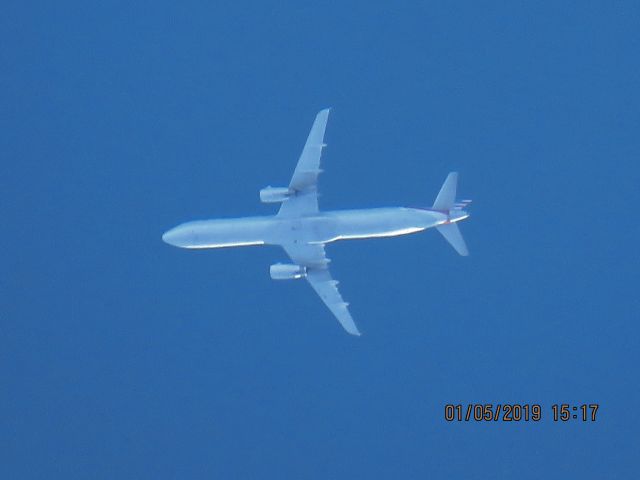 Airbus A321 (N586UW)