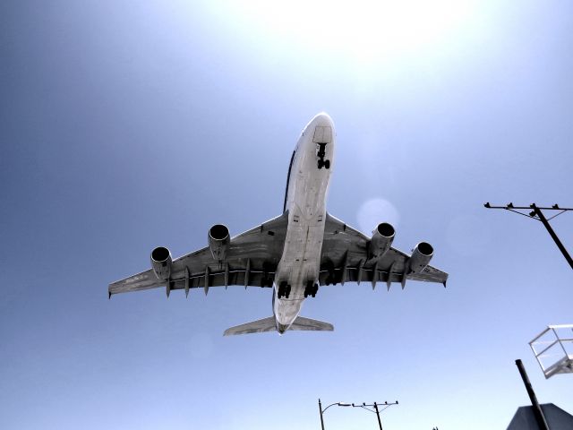 Airbus A380-800 — - Singapore A380 on short final to KLAX. Taken from In N Out.