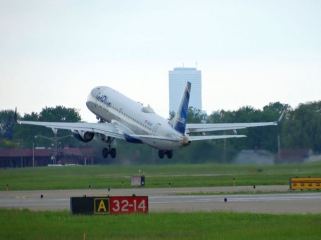 Embraer ERJ-190 (N334JB)