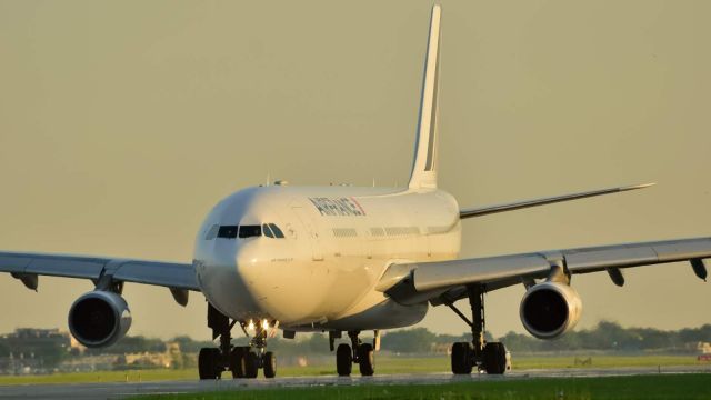 Airbus A340-300 (F-GLJZ)