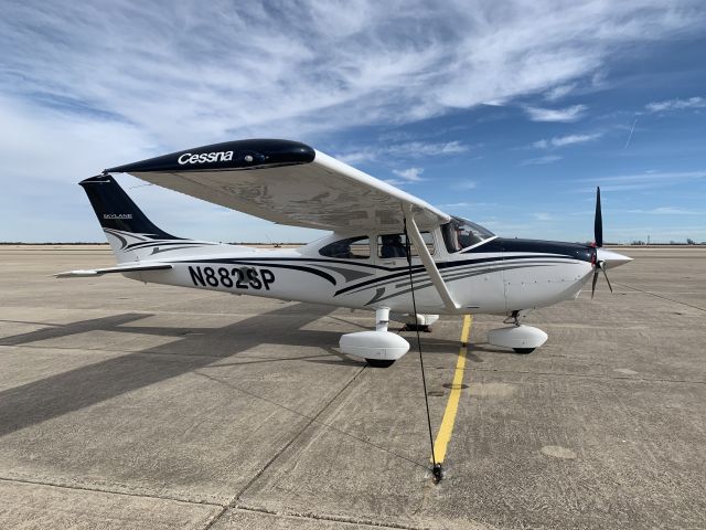 Cessna Skylane (N882SP)