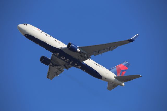 BOEING 767-300 (N183DN)